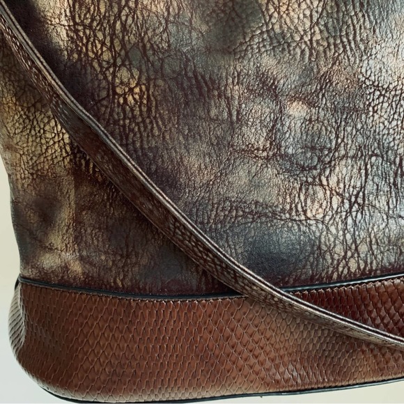 Elegant Brown Leather Tote Bag - Picture 6 of 12